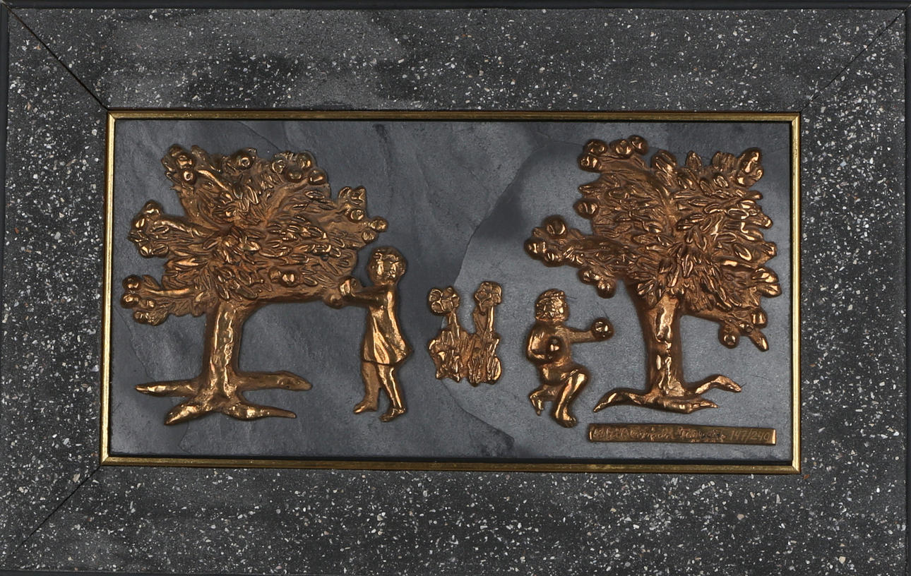 ASTRI BERGMAN-TAUBE. Bronsreliefer på skiffer, 2 st, signerade, daterade samt numrerade Astri Bergman-Taube -75, 147/240.