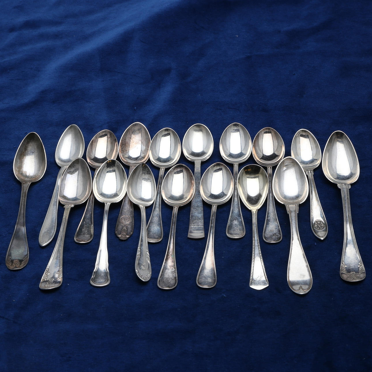 SILVERBESTICK, ca 41 delar, vikt ca 649 gram, 18/1900-tal.