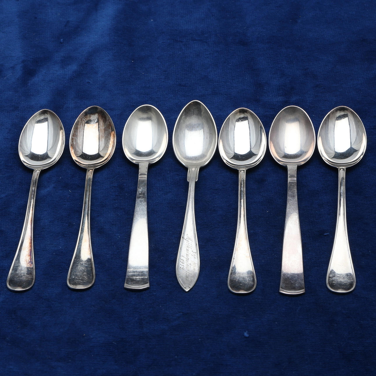 SILVERBESTICK, ca 31 delar, totalvikt ca 371 gram, 18/1900-tal.