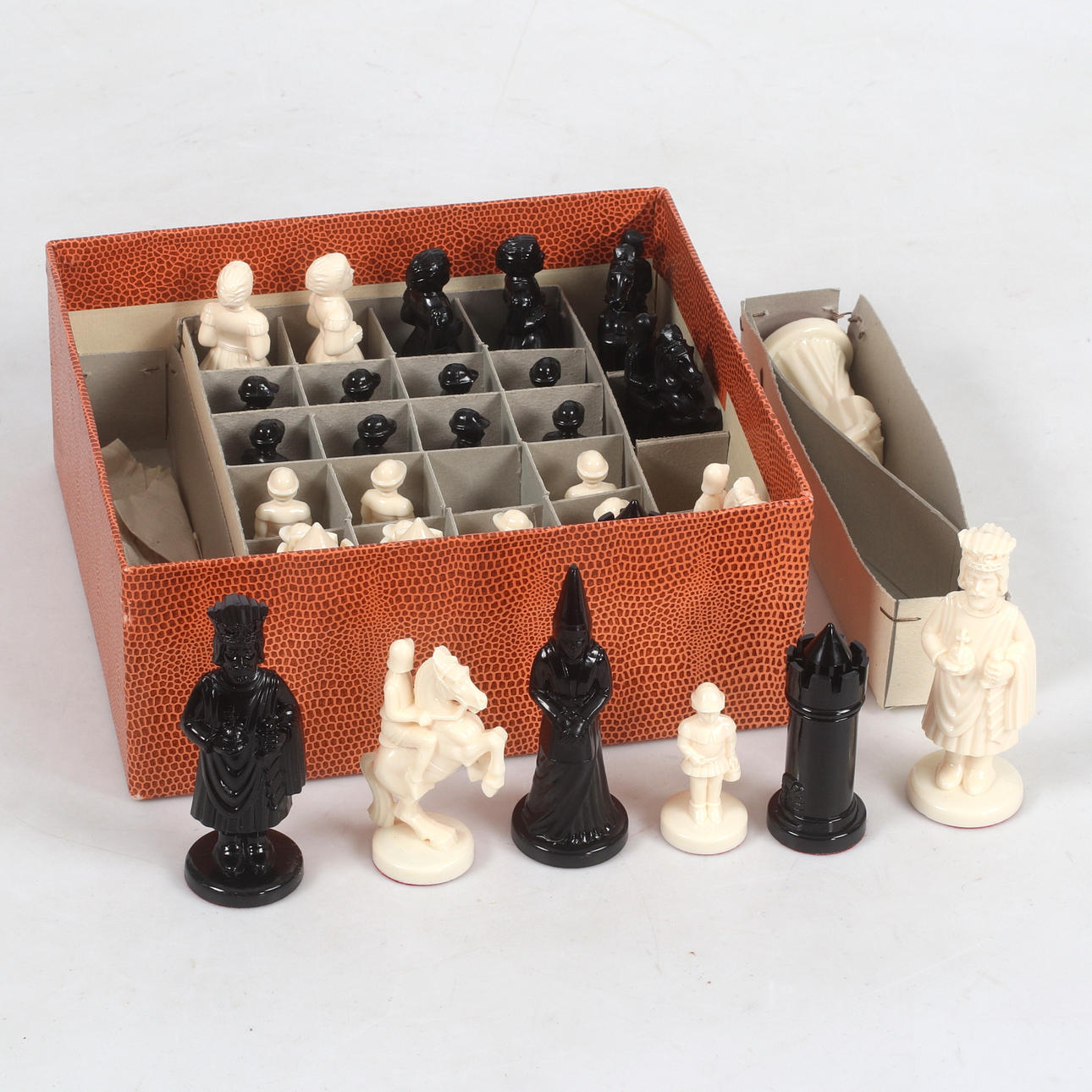 SCHACHFIGUREN, Kunststoff, 1900er Jahre.