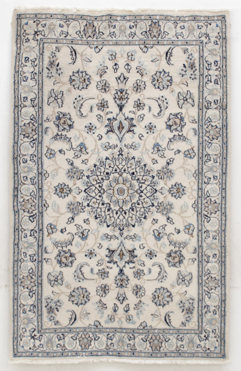 MATTA, Persisk, Nain med silkesinslag, 196 x 122 cm.