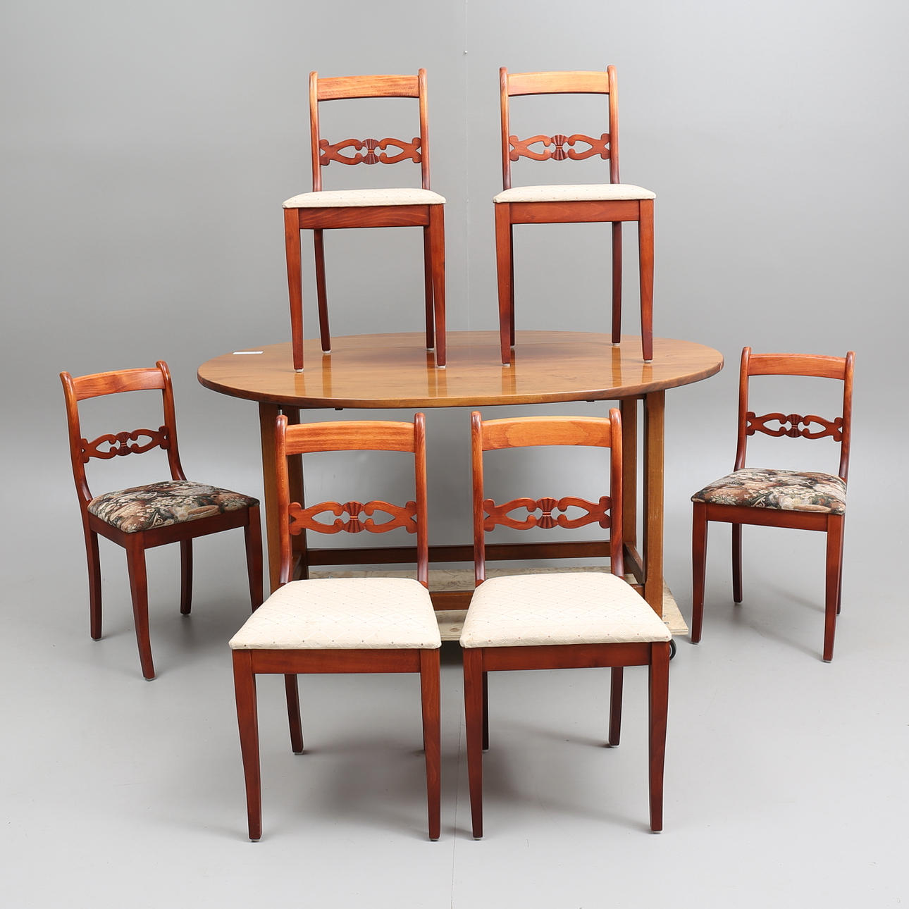 MATSALSMÖBEL, 7 delar, 1900-talets andra hälft.