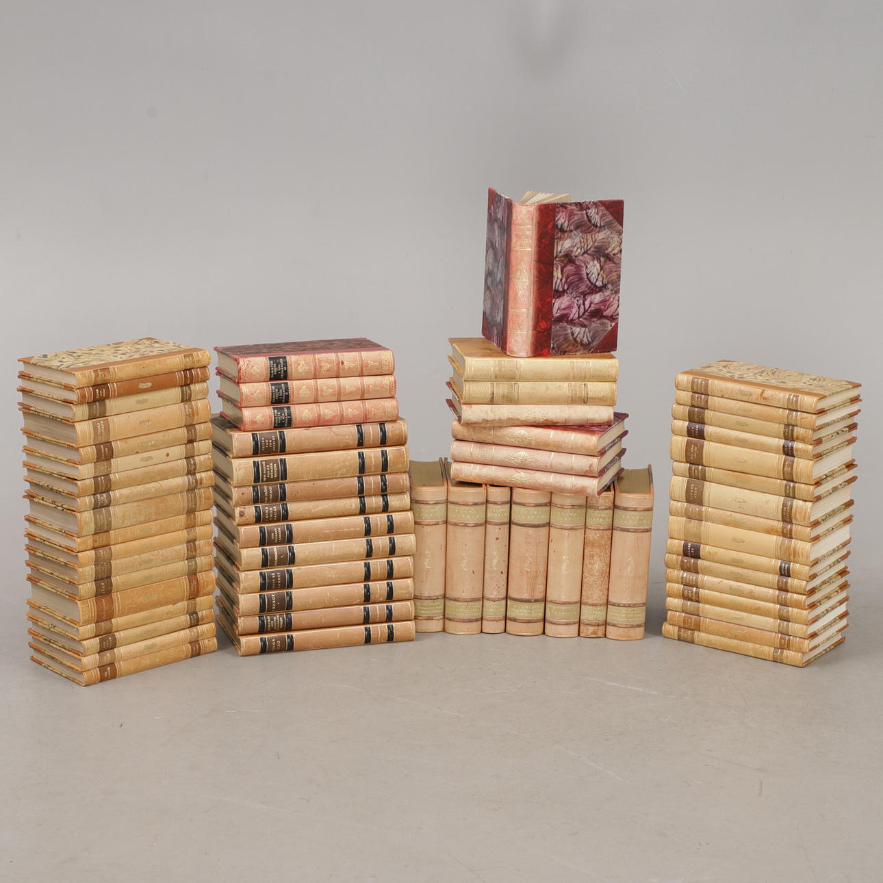 LIBROS, encuadernación medio francesa, aproximadamente 60, década de 1900.