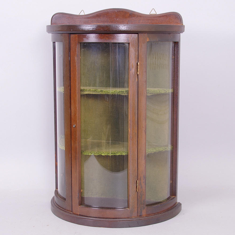 VÄGGVITRINSKÅP, mahogny, sent 1900-tal.