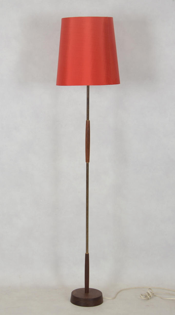 GOLVLAMPA, teak och mässing, 1950/60-tal.
