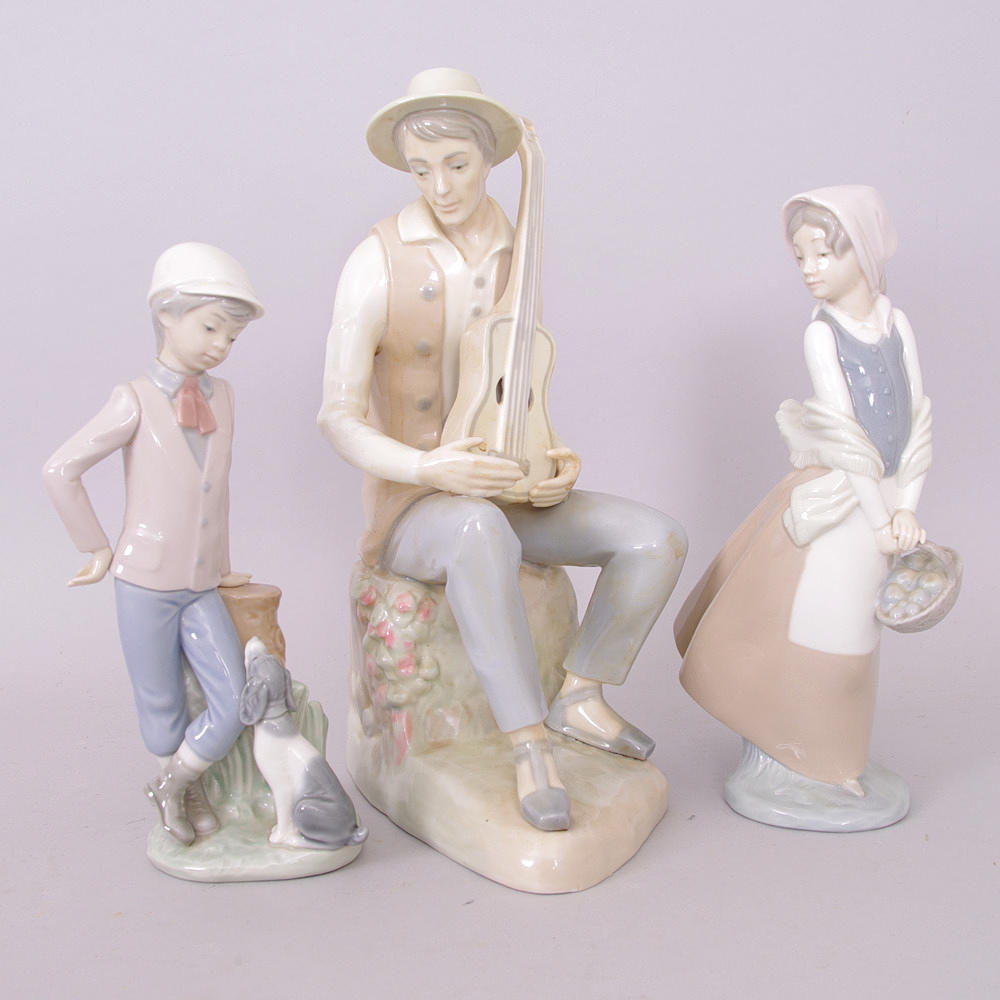 FIGURINER, 3 stycken, porslin, 2 Nau samt en Zaphir.