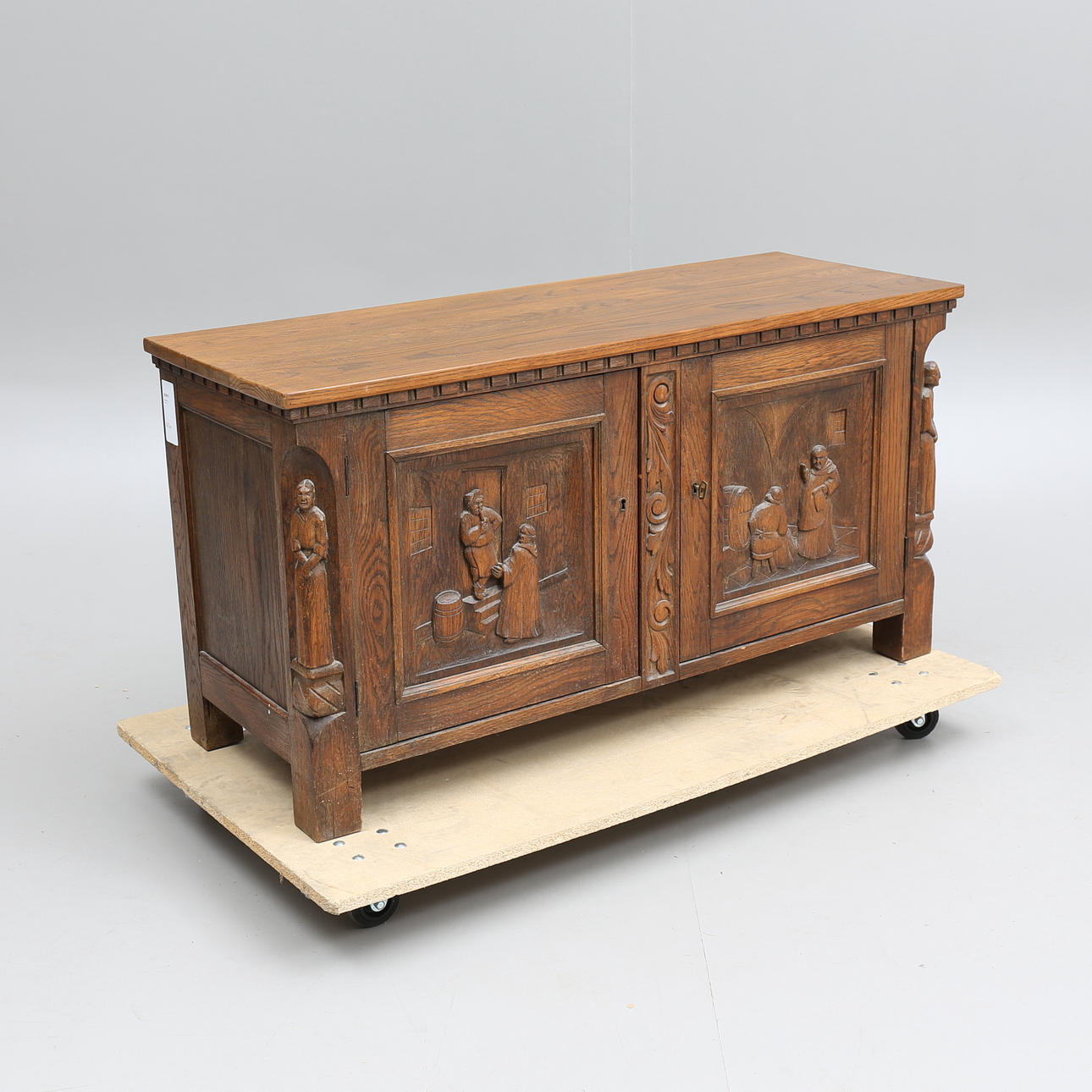 SIDEBOARD, 1900-tal.