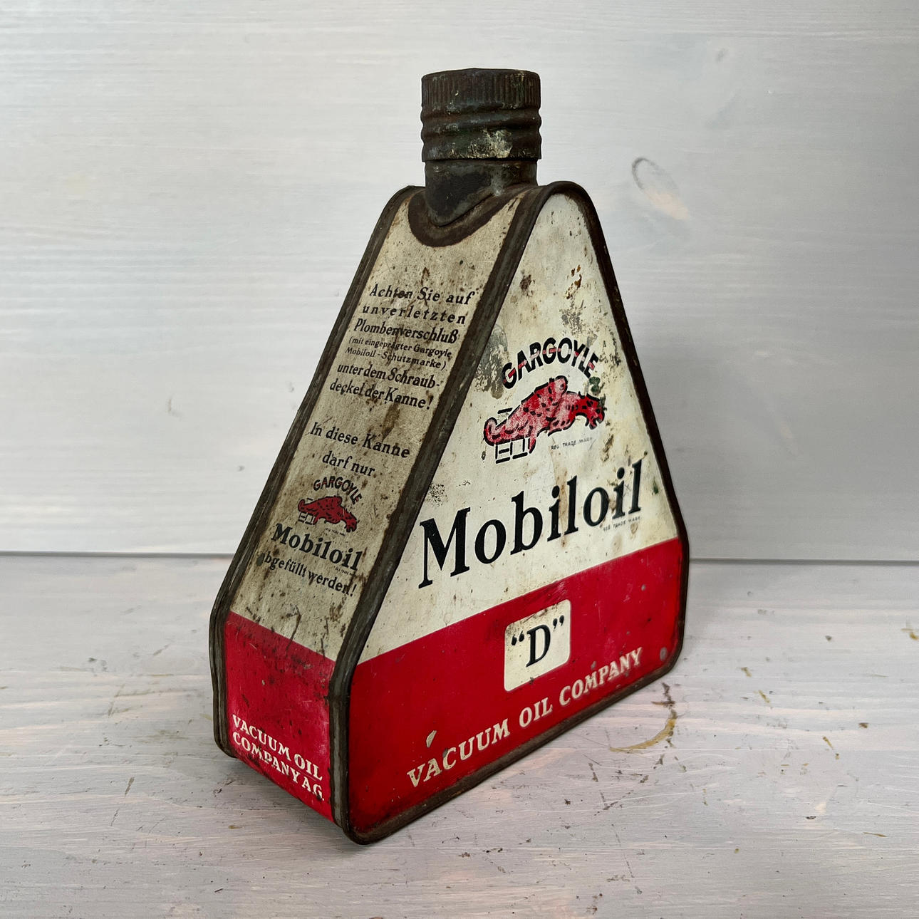 TIN CAN, Gargoyle Mobiloil "D".