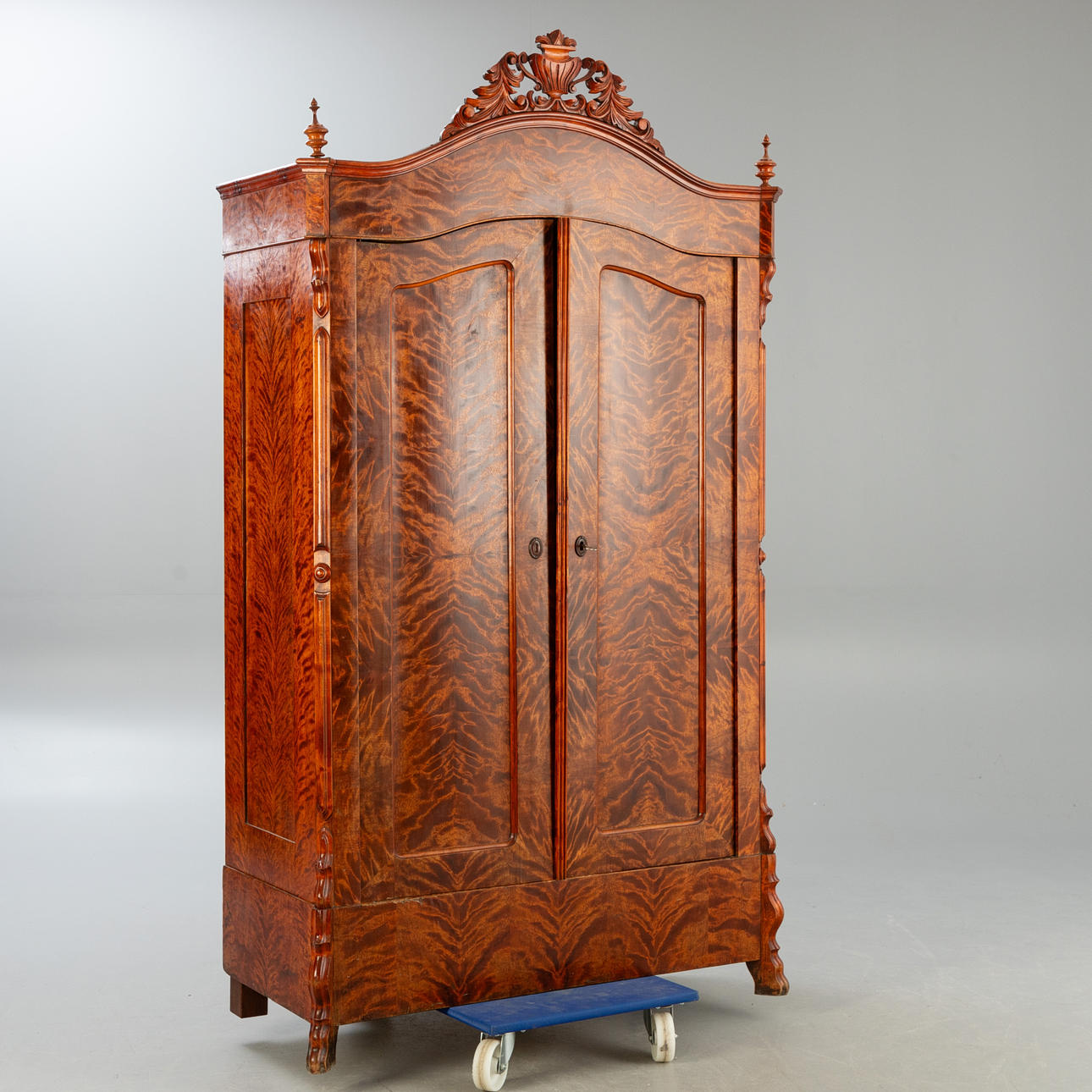 Armario Luis Felipe, siglo XIX.