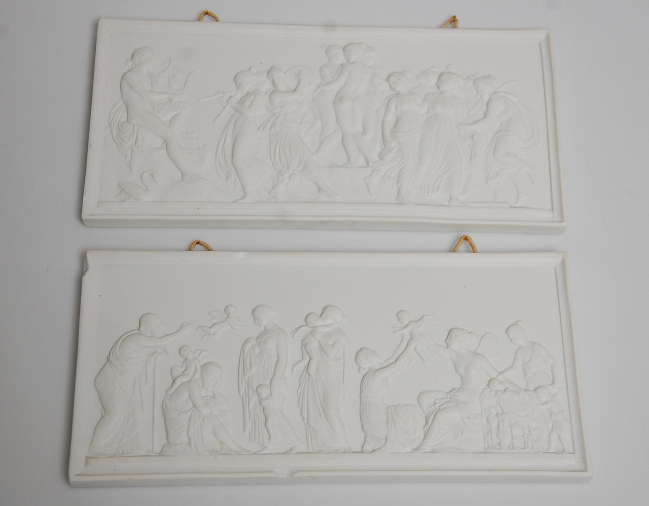 VÄGGPLAKETTER, 1 par, Eneret Royal Copenhagen, 1900-talets början.