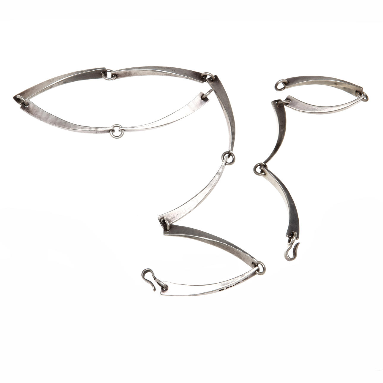 KERSTIN ÖHLIN. Collier och armlänk, sterling silver. Östersund 1976-77. Vikt ca 67 gram.