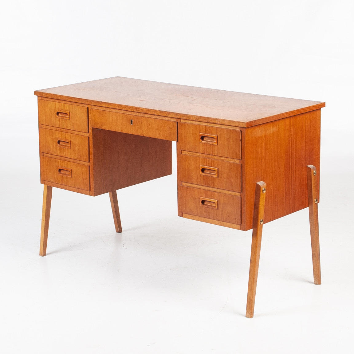 SKRIVBORD. Teak 60-tal.