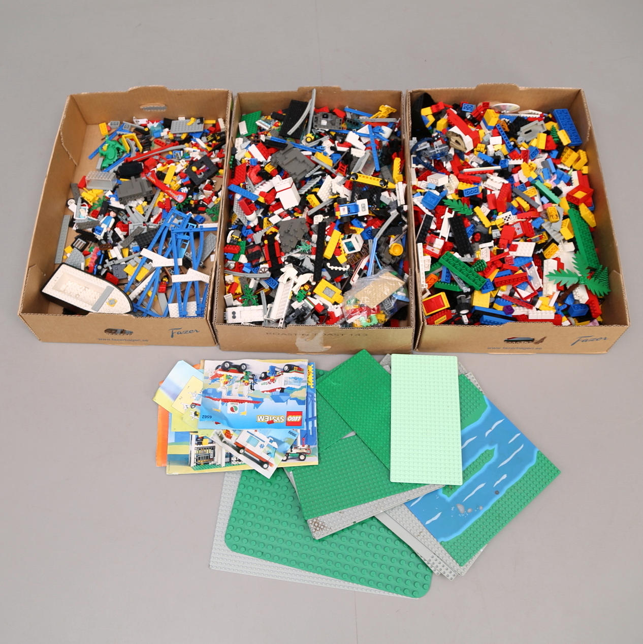 LEGOBITAR, ett part, diverse, vikt 13 kg.