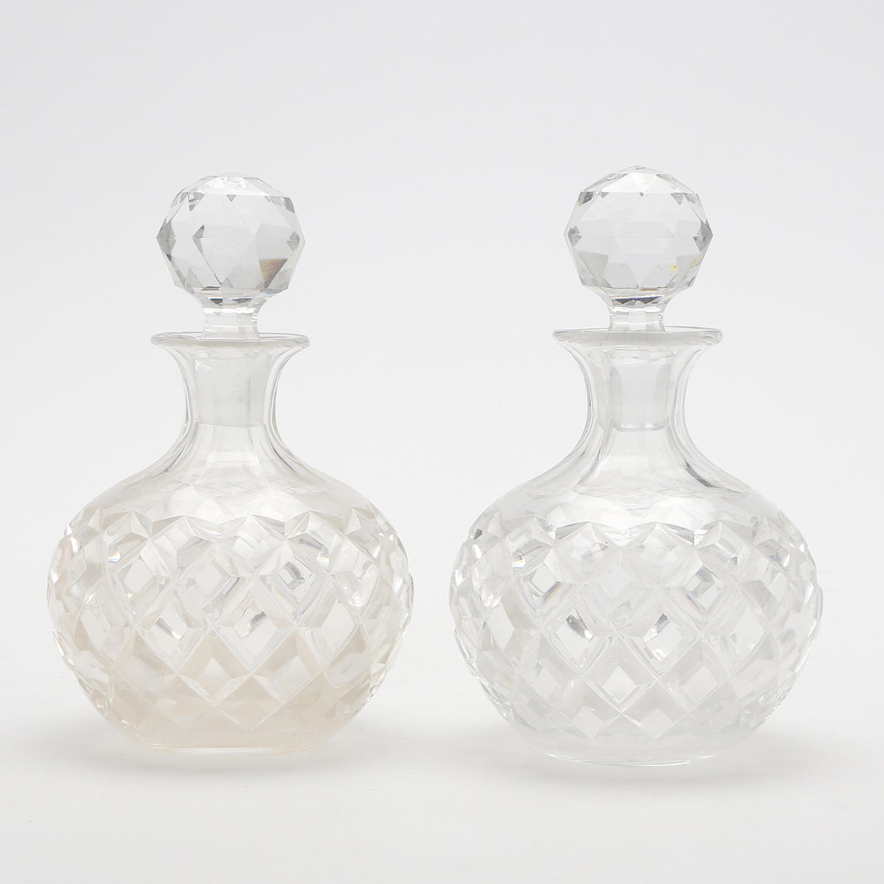 DIVERSE GLAS samt PORSLIN, ca 33 delar, 18/1900-tal.