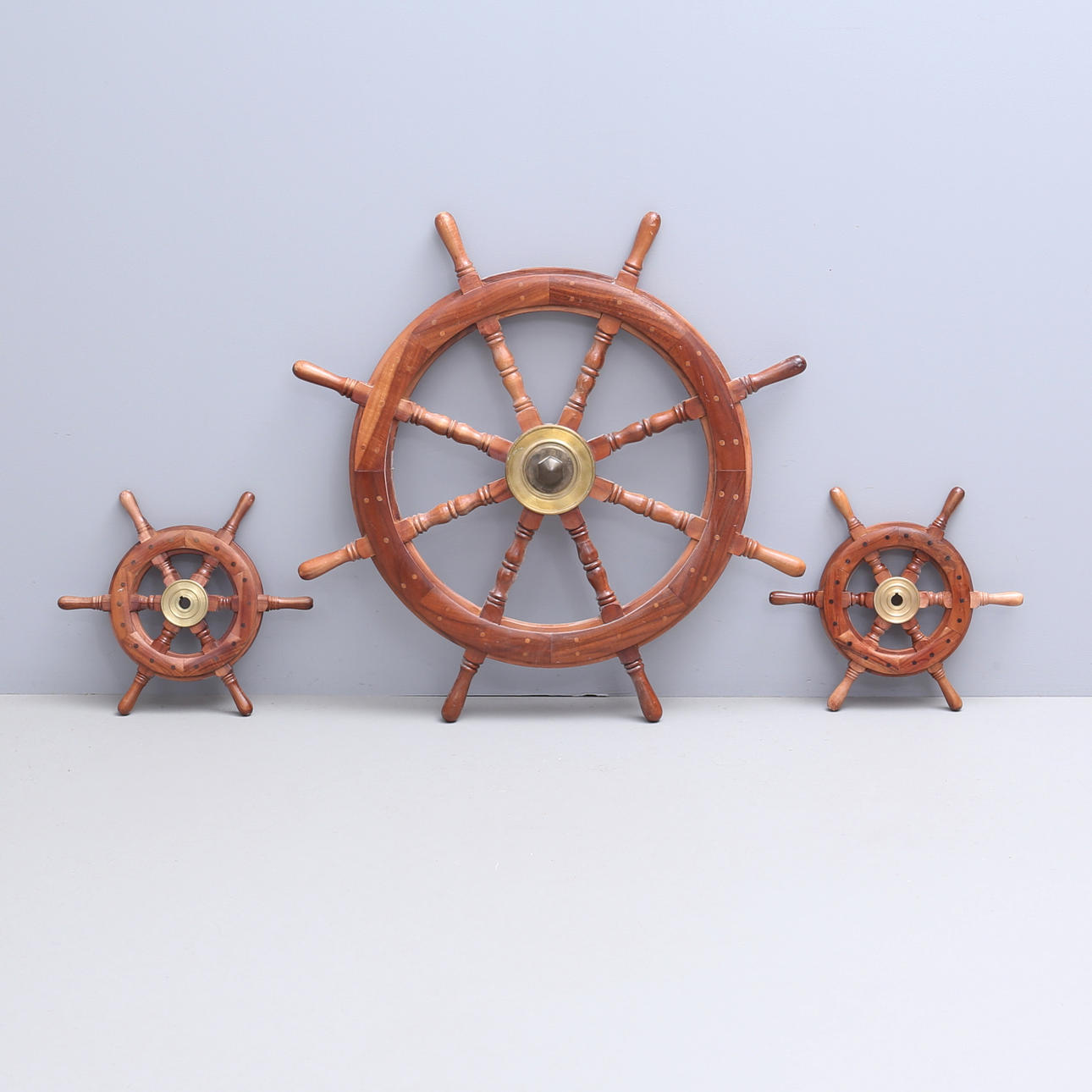 BÅTRATTAR, 3 st, trä och mässing, 1900-talets andra hälft.