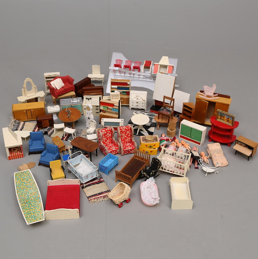 DOCKMÖBLER, ett parti, diverse, 1900-tal.