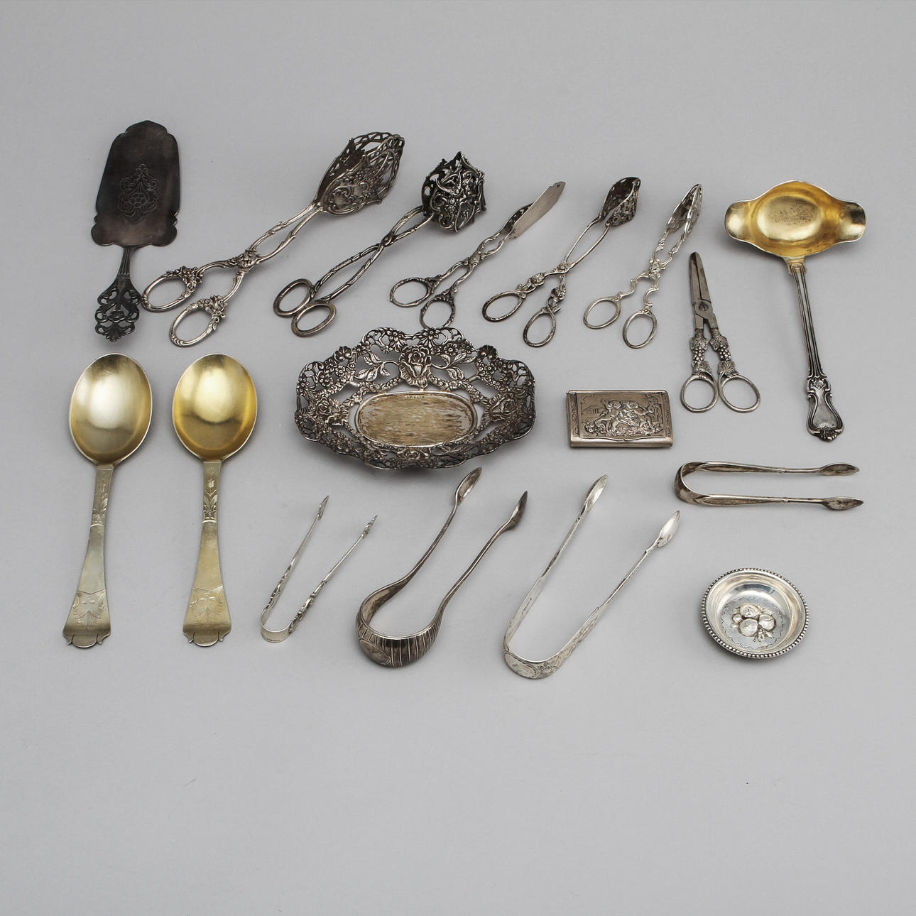 UPPLÄGGNINGSBESTICK, 14 st, DOSA samt SKÅLAR, 2 st, silver. Total vikt 770 gram.
