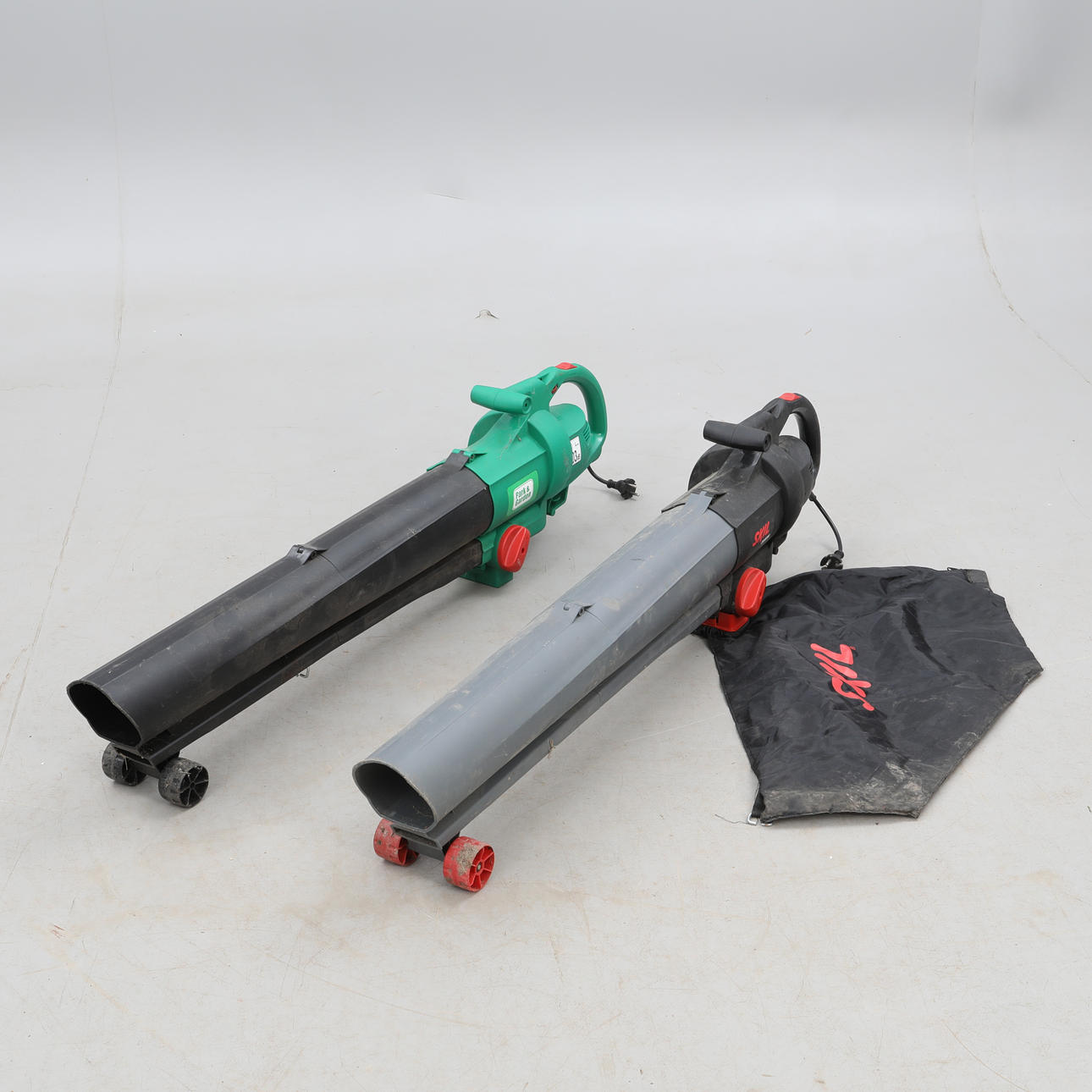 LÖVBLÅS, 2 st, SKIL och Park Garden.