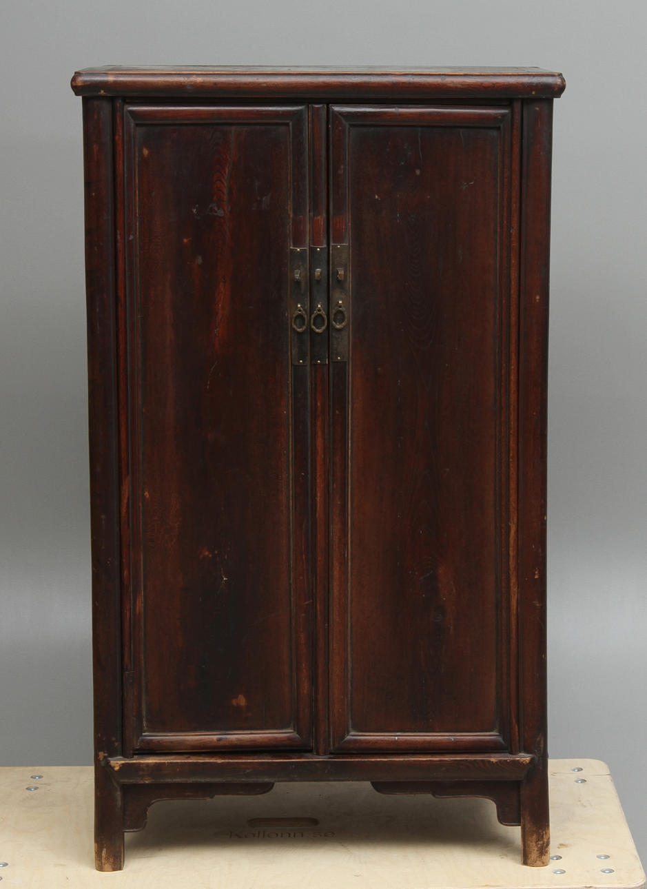 SKÅP, orientaliskt, enligt uppgift omkring 1900.