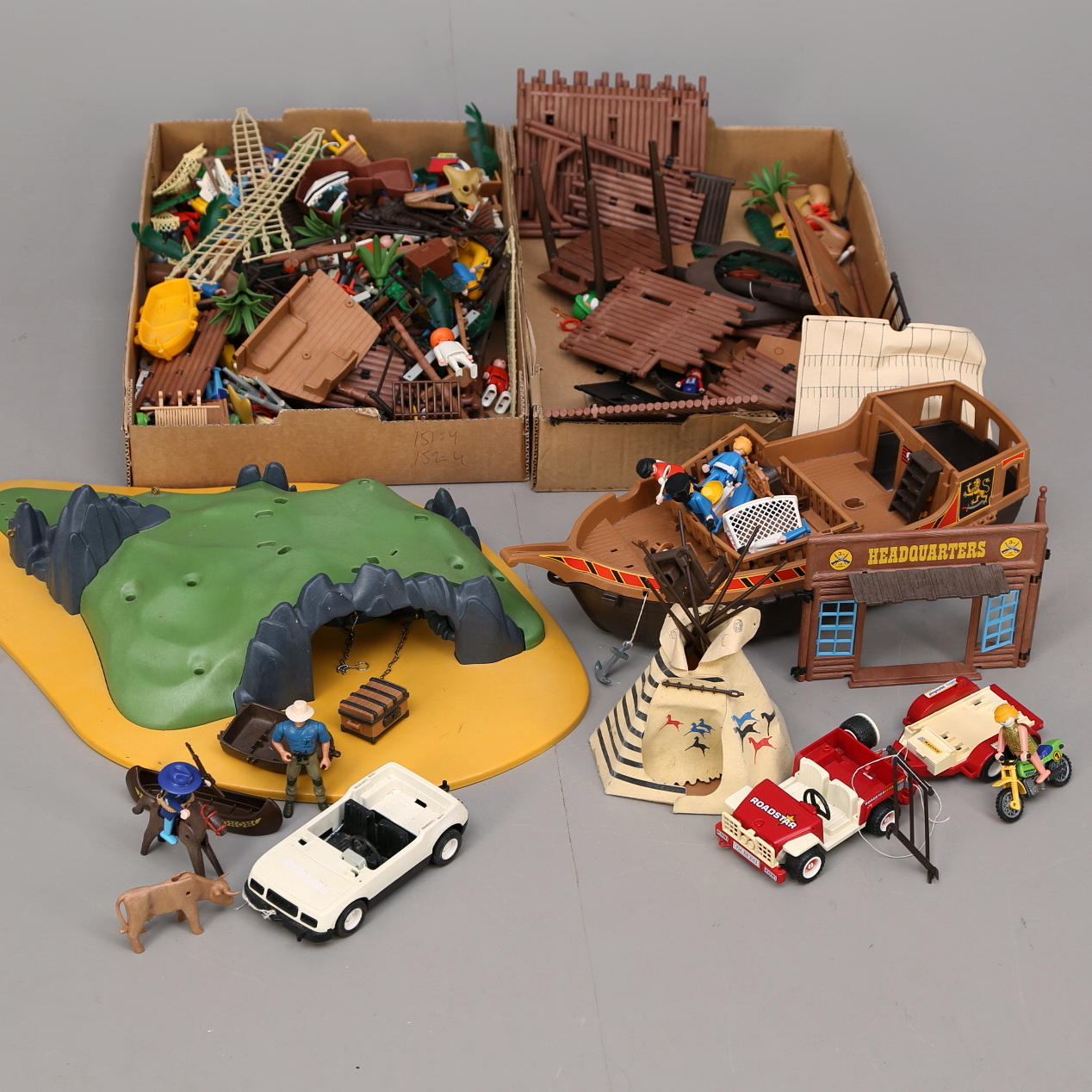 PARTI PLAYMOBIL diverse delar och figurer.