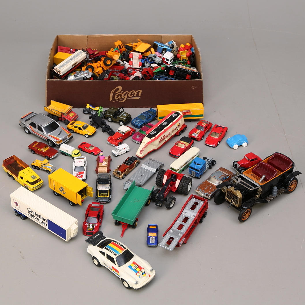 MODELLBILAR parti, Matchbox, Corgi, diverse.