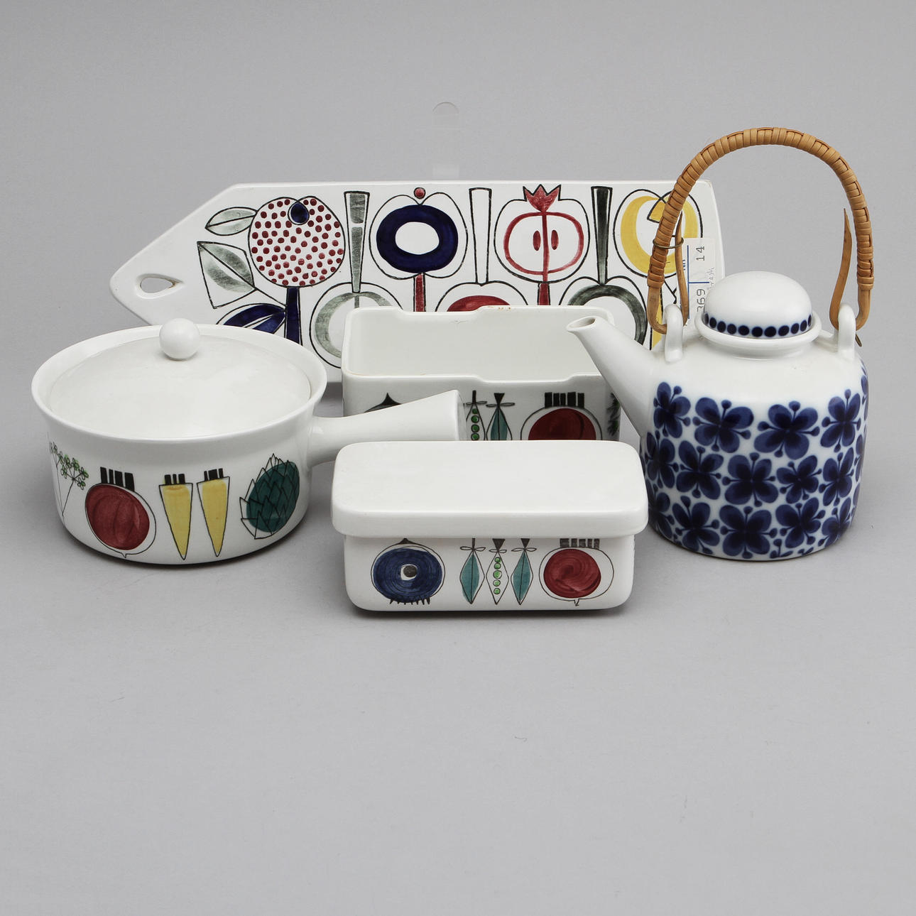 SERVISDELAR, 5 st, porslin, "Picknick", "Pomona" och "Mon amie", Marianne Westmann.