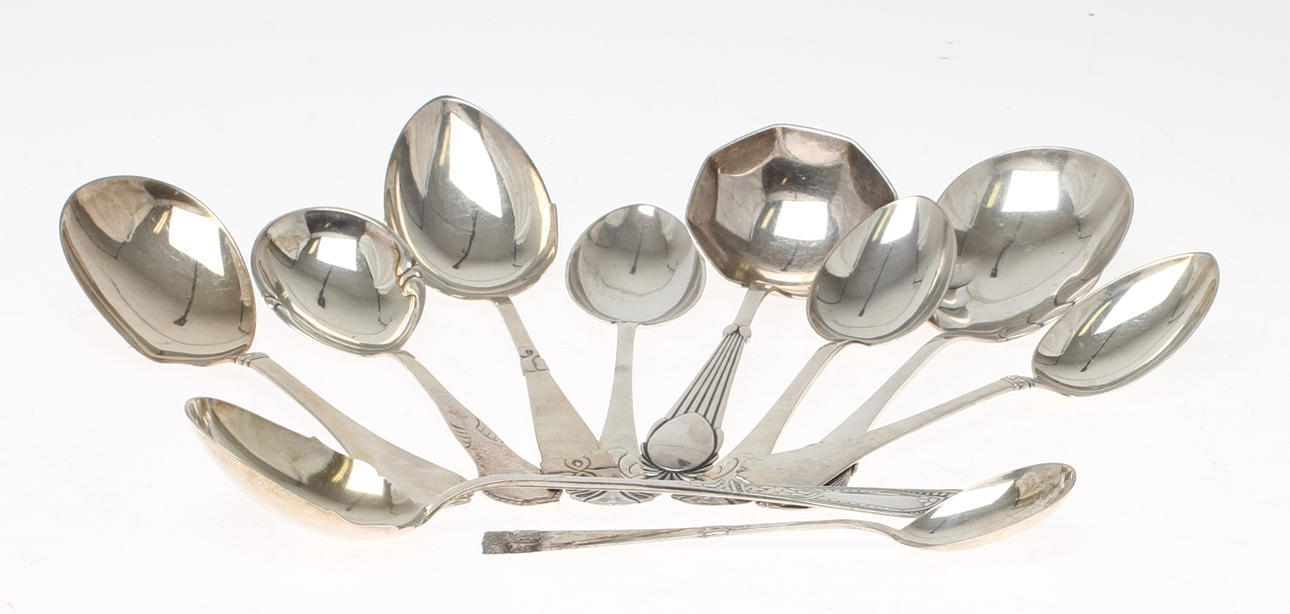 UPPLÄGGNINGSSKEDAR, 10 st, silver, olika modeller, Christian F. Heise, Danmark, 1914-28. Vikt 473 gram.