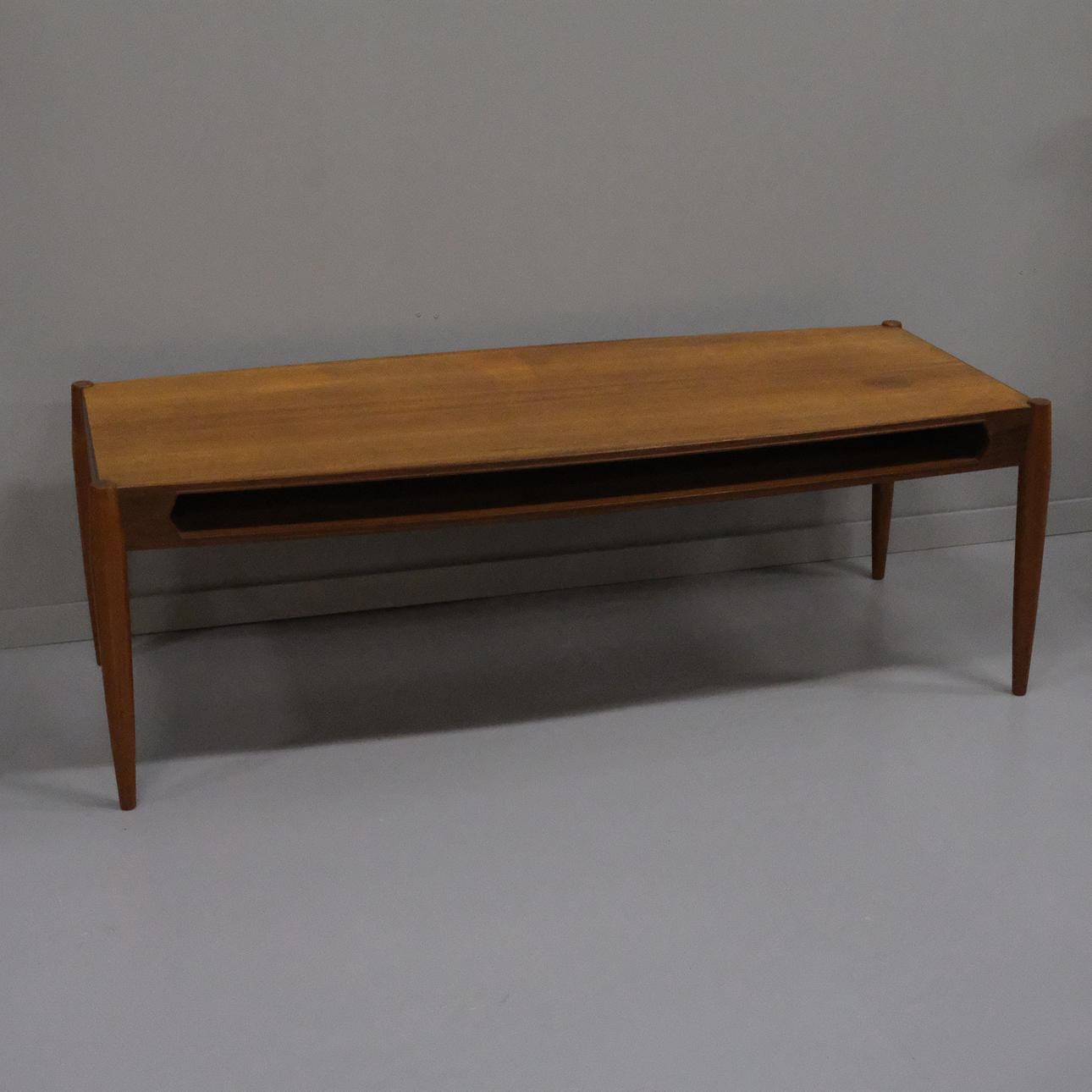 JOHANNES ANDERSEN. COFFEE TABLE, TEAK, 1950s/60s.