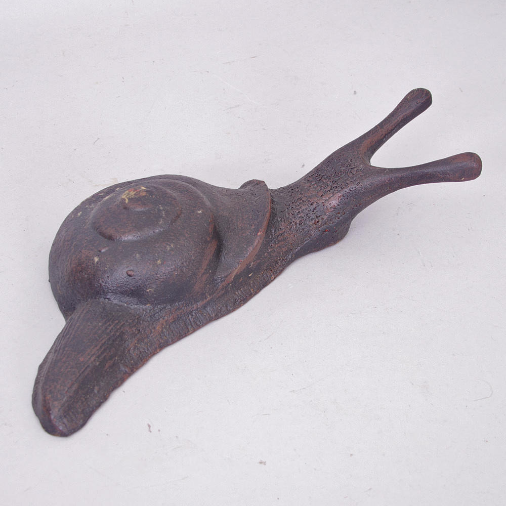 STÖVELKNEKT i form av snigel, gjutjärn, samtida.