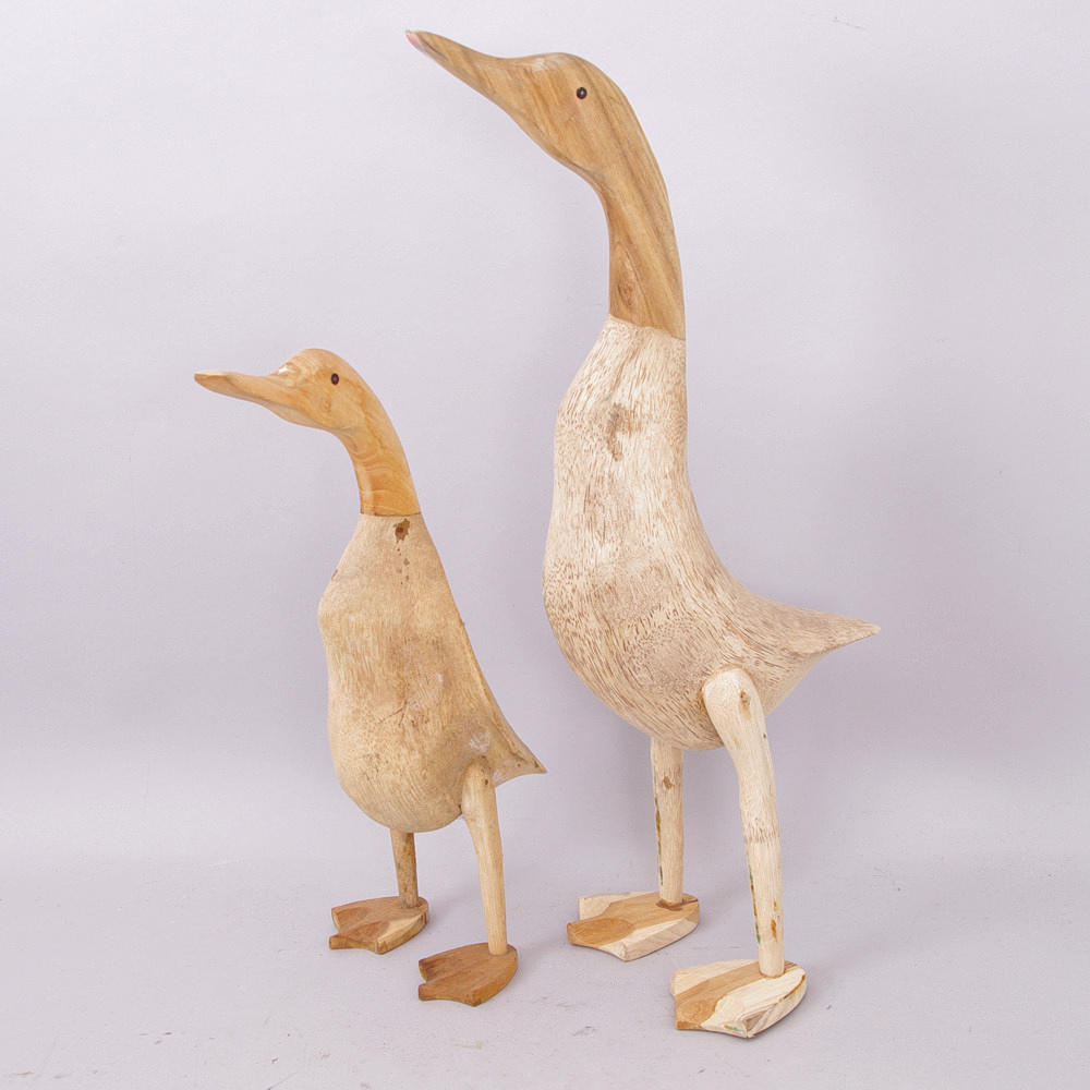 GÄSS, 2 stycken, träsnidade.