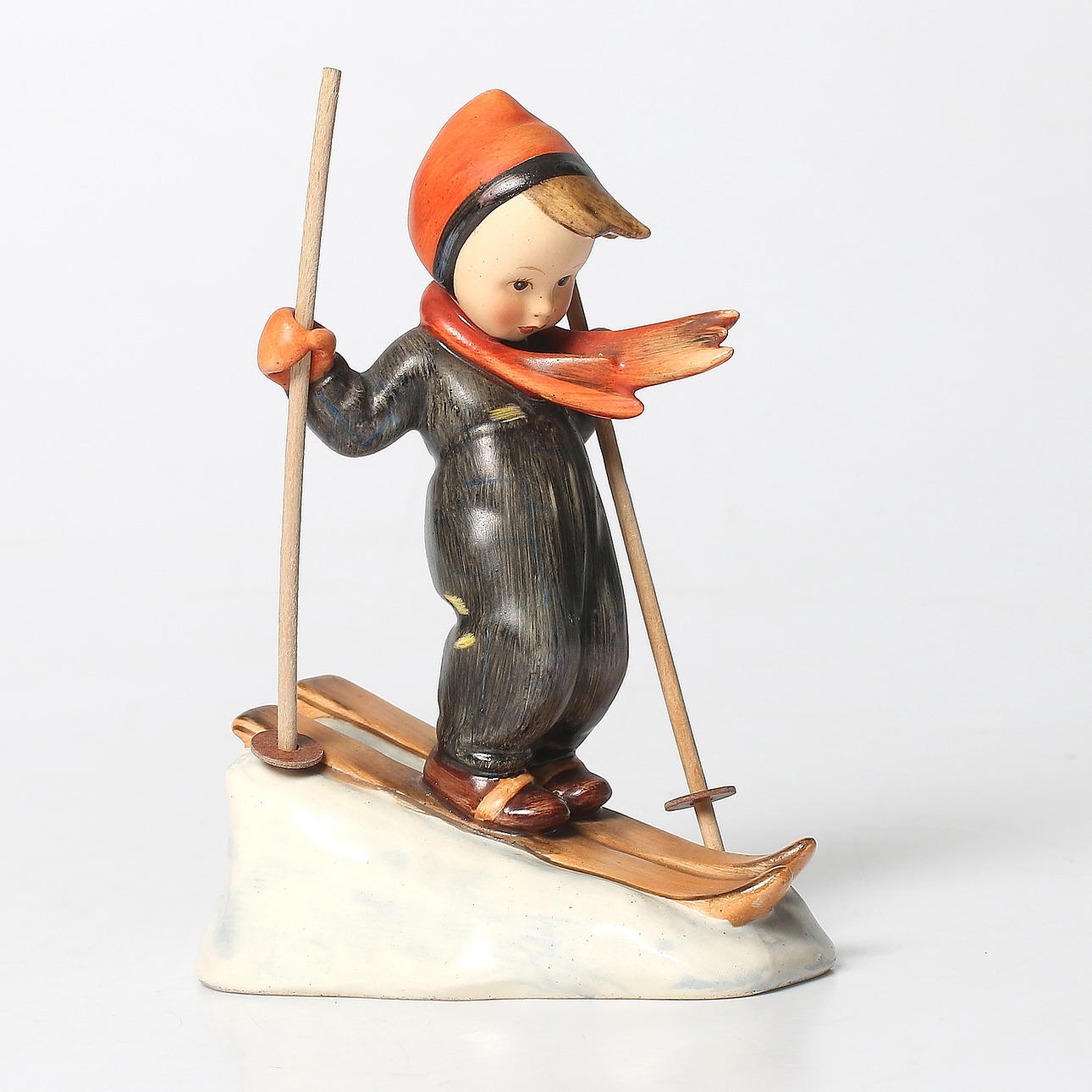 MARIA INNOCENTIA HUMMEL. Figurin, keramik, "Skier / Ski-Heil ", Goebel, Tyskland. Formgiven 1935.