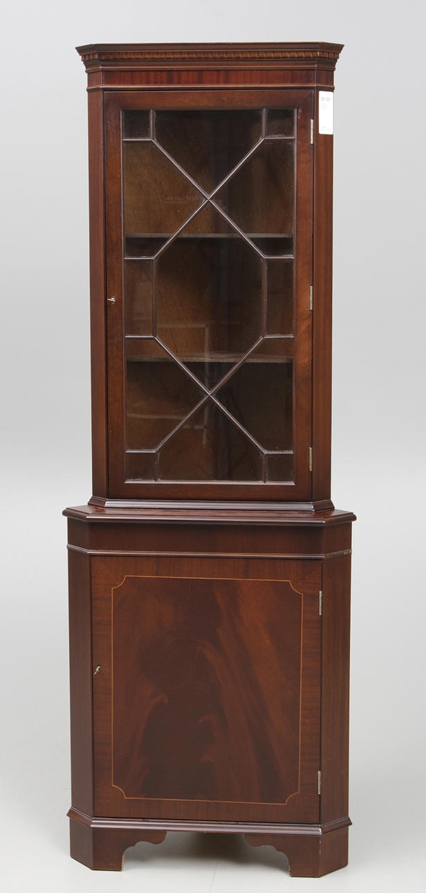 VITRINSKÅP, Engelsk-stil, 1900-tal.