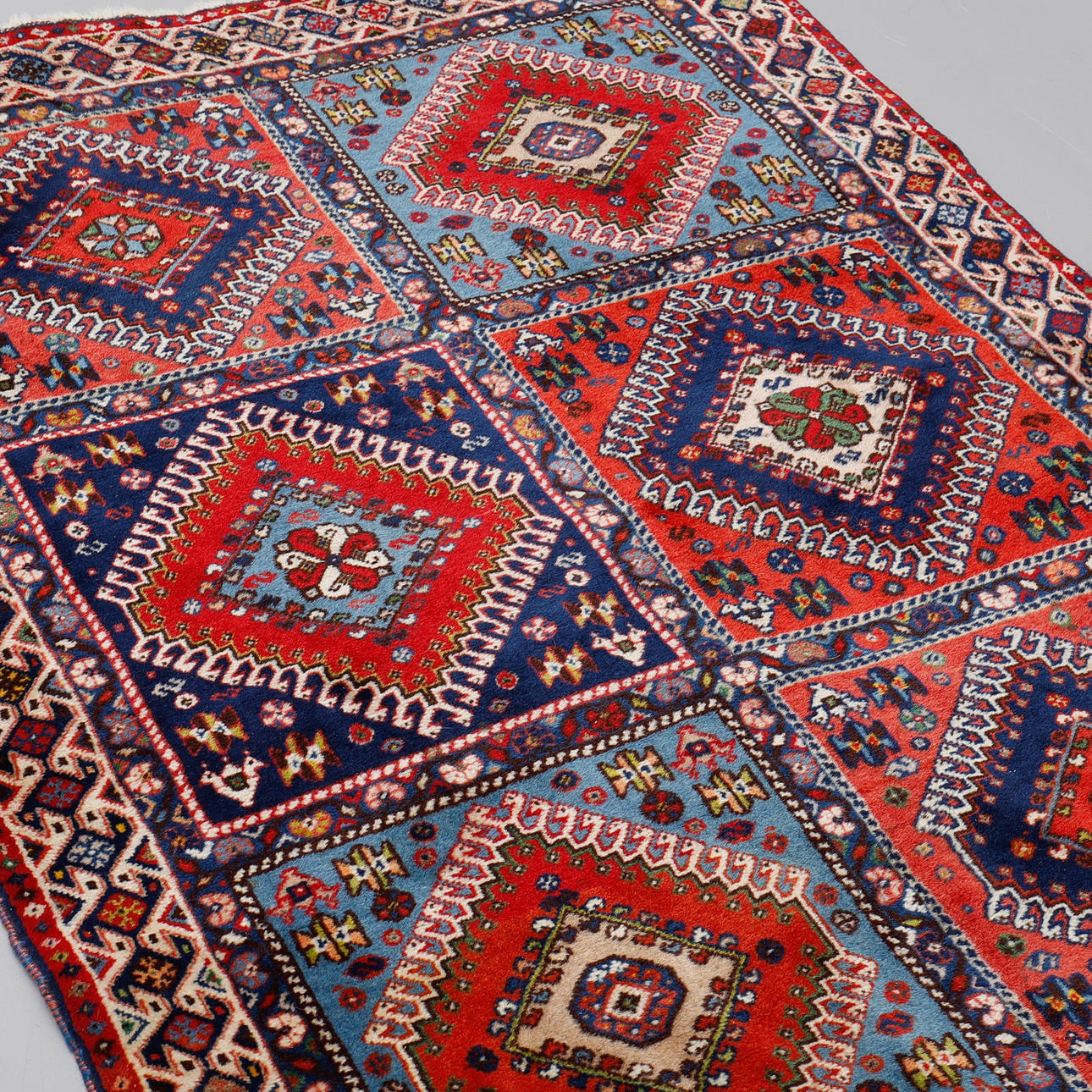 KNUTEN PERSISK MATTA - YALAMEH. Mattor & Textil - Mattor - Auctionet