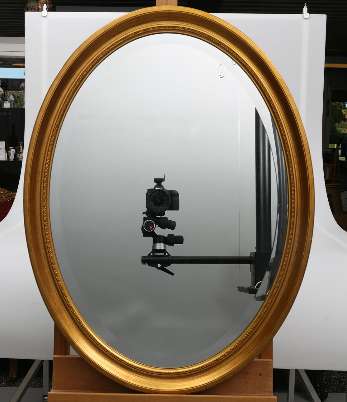 SPEGEL, oval, förgylld, slipat glas, 1900-talets andra hälft.