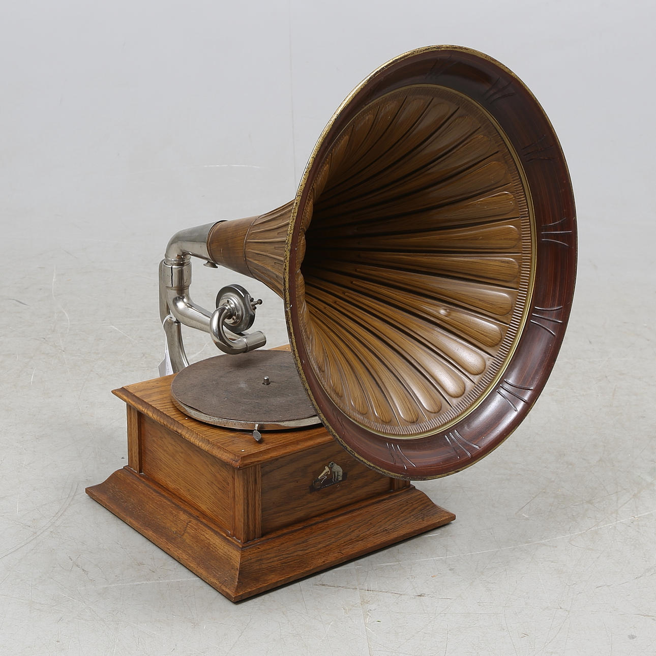 TRATTGRAMMOFON, His Masters Voice, 1900-talets första hälft.