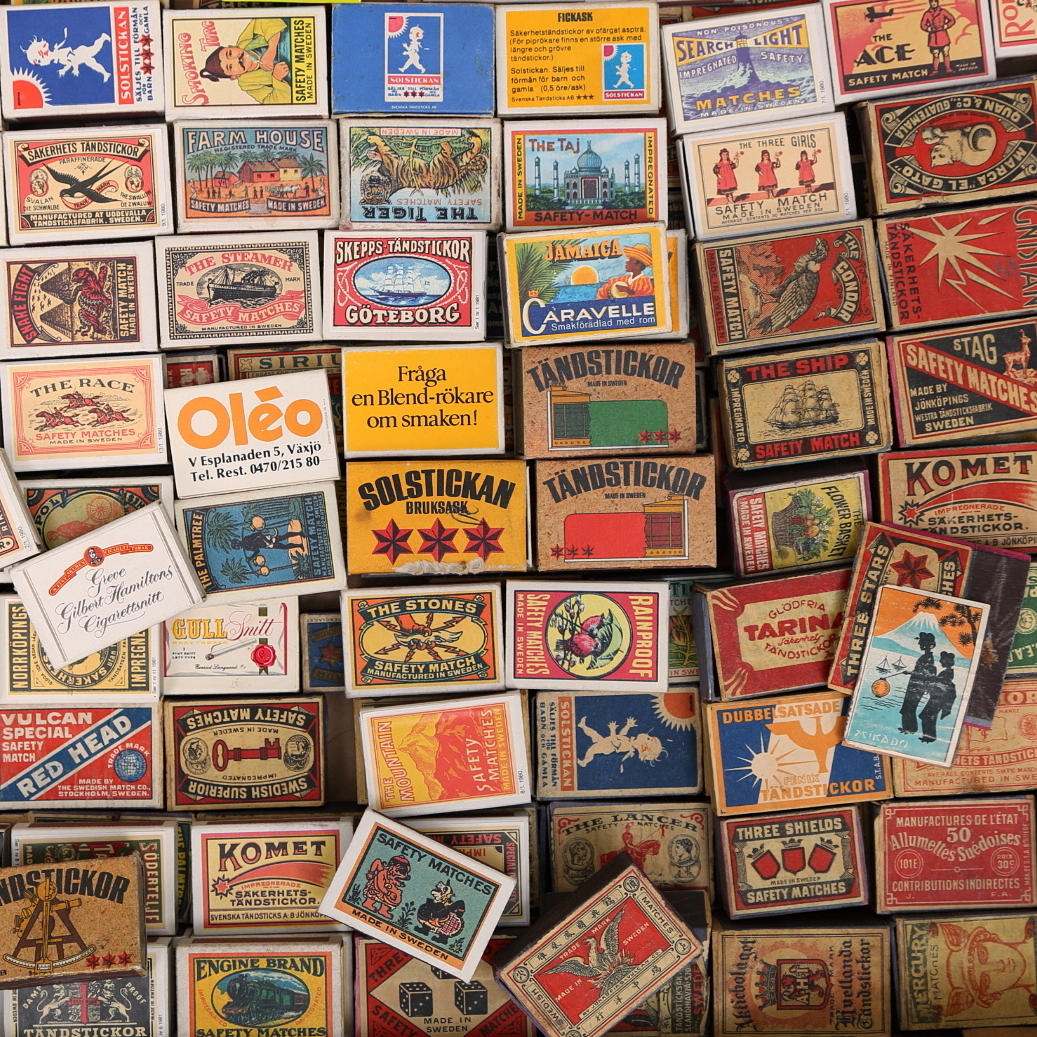 SAMLING TÄNDSTICKSASKAR ca 200 st, 1900-tal.