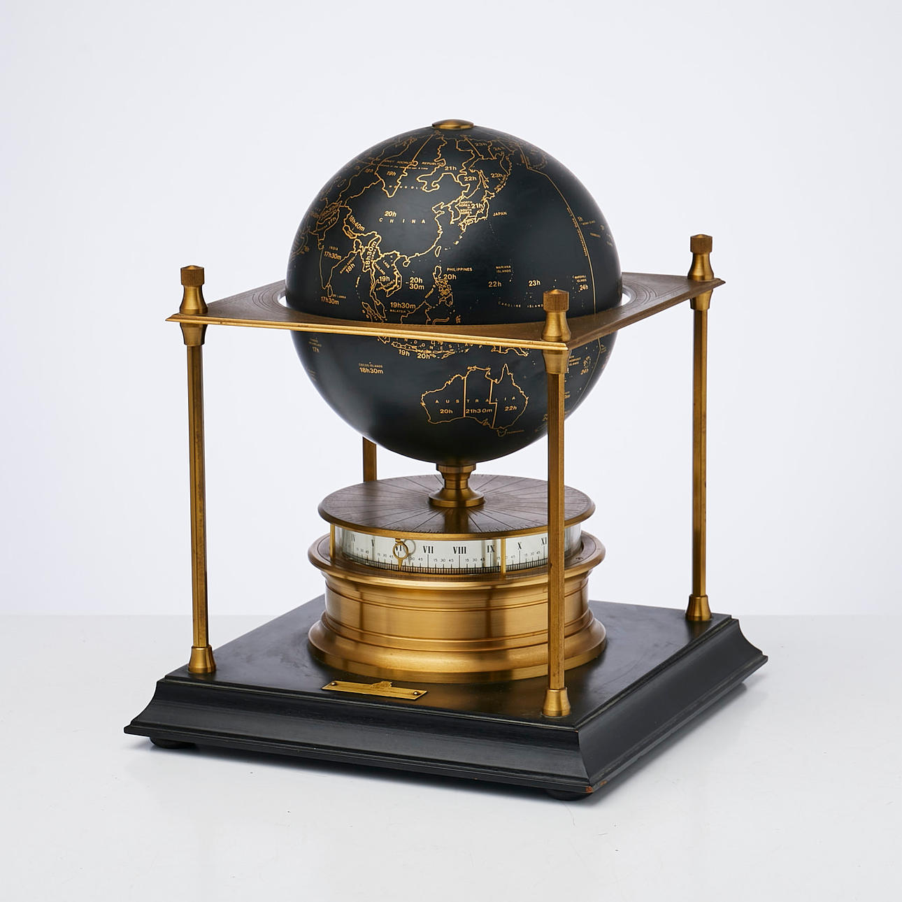 "Royal Geographical Society World Clock", table clock, brass case, manual, 8 days power reserve.