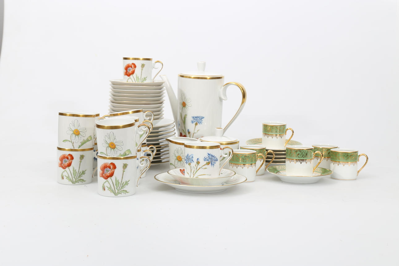 KAFFESERVISER, porslin, 51 delar, bland annat Hackefors.