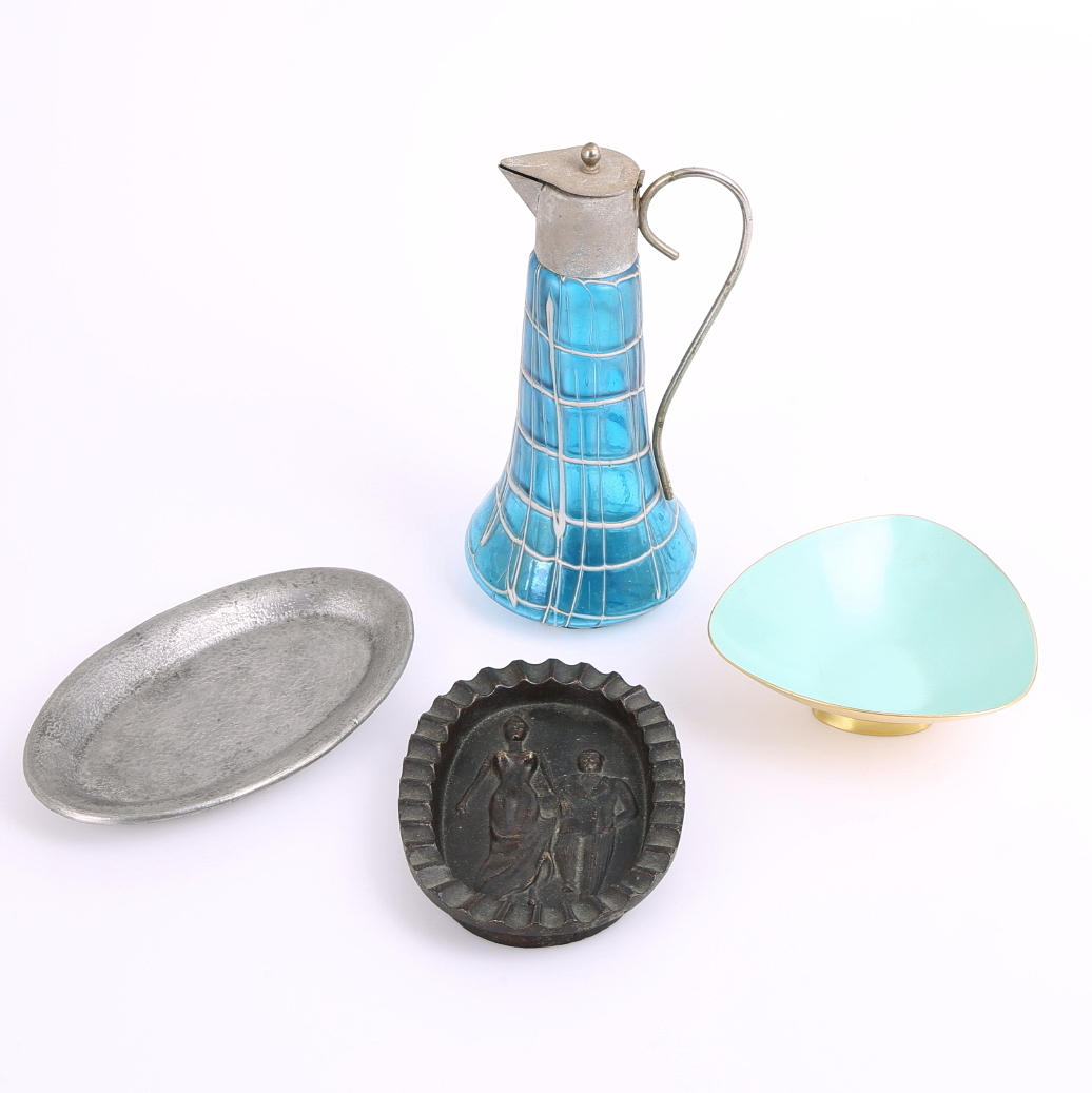 METALLFÖREMÅL 3 st + GLASKANNA jugend.