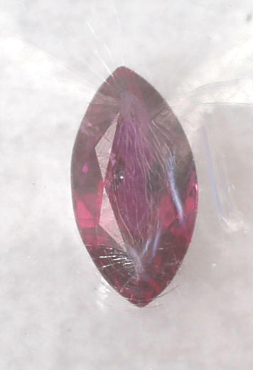 RUBIN, 0,74 ct, IGI certifikat.