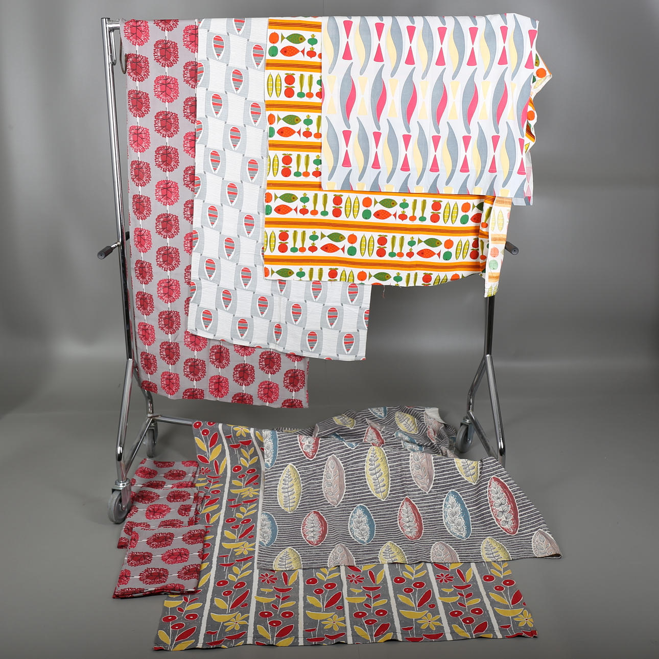 PARTI TEXTILIER, 10 st, olika storlek, 6 st olika mönster, 1950/60-tal.