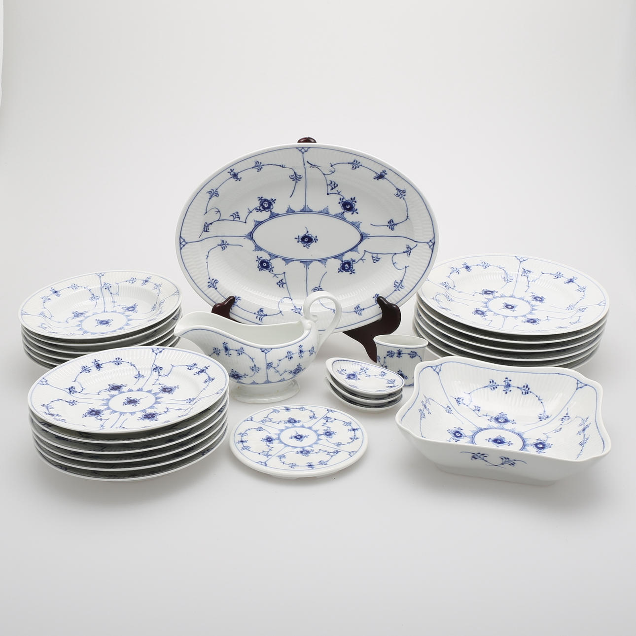 SERVISDELAR, 26 st, "Musselmalet", Royal Copenhagen, Danmark.