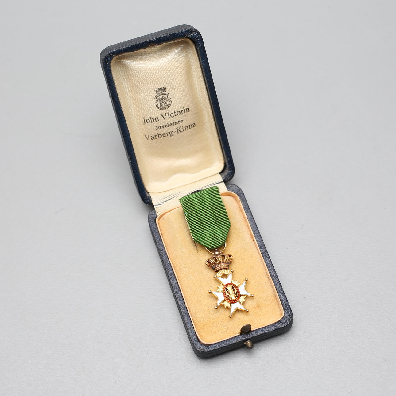 ORDENSMEDALJ, Vasaorden, 18k guld och emalj.