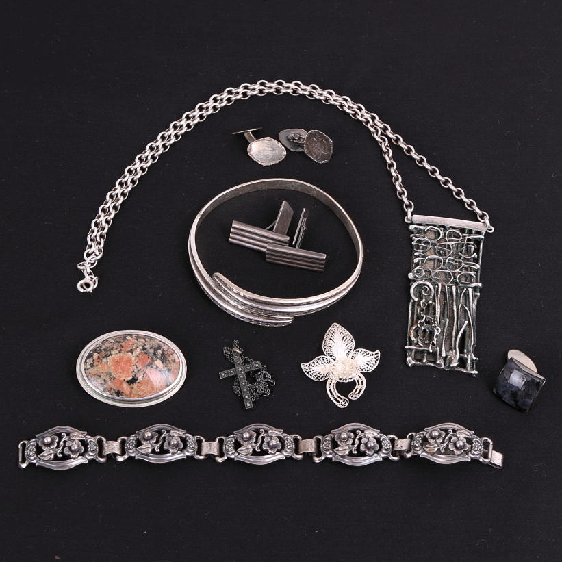 SILVERSMYCKEN, diverse, vikt ca 159 gram brutto.