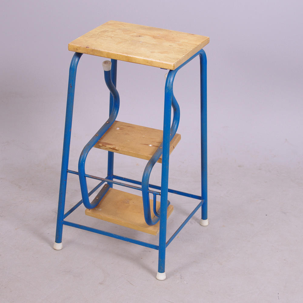 TRAPPALL, blå metallunderrede.