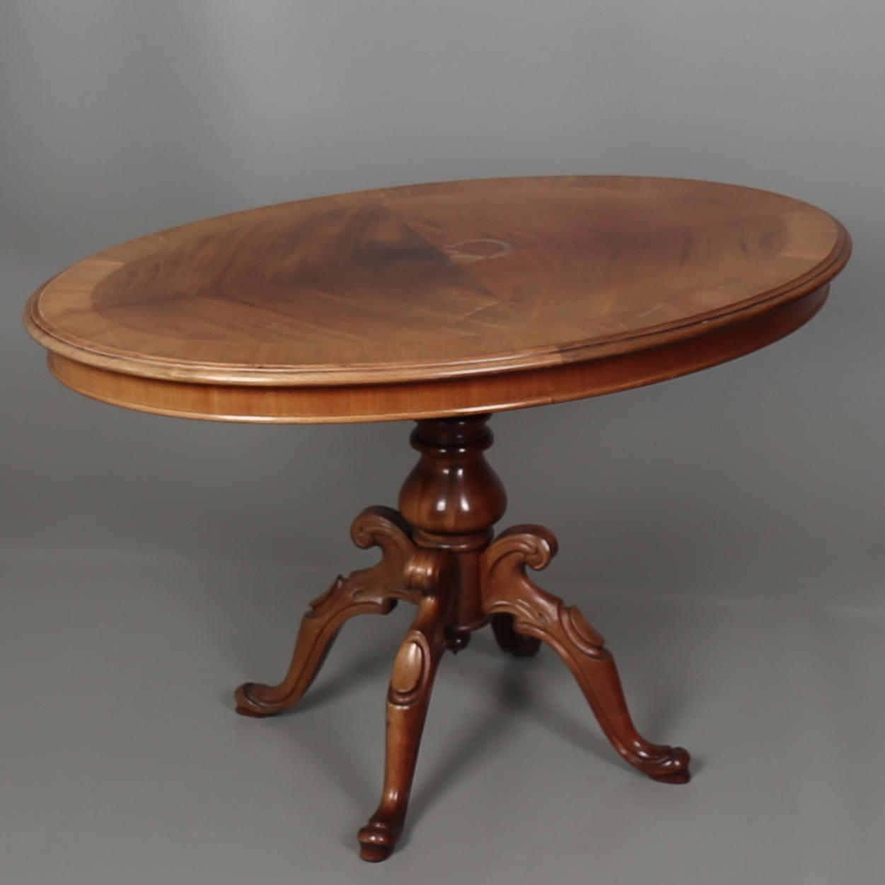 BORD i nyrokoko-stil, 1900-talets senare hälft.