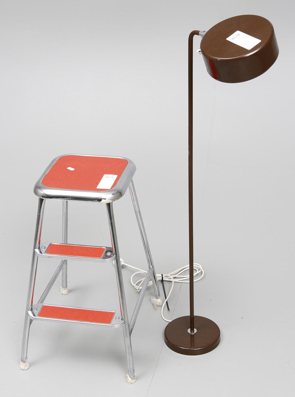 STEGPALL OCH GOLVLAMPA, 1960/70-tal.