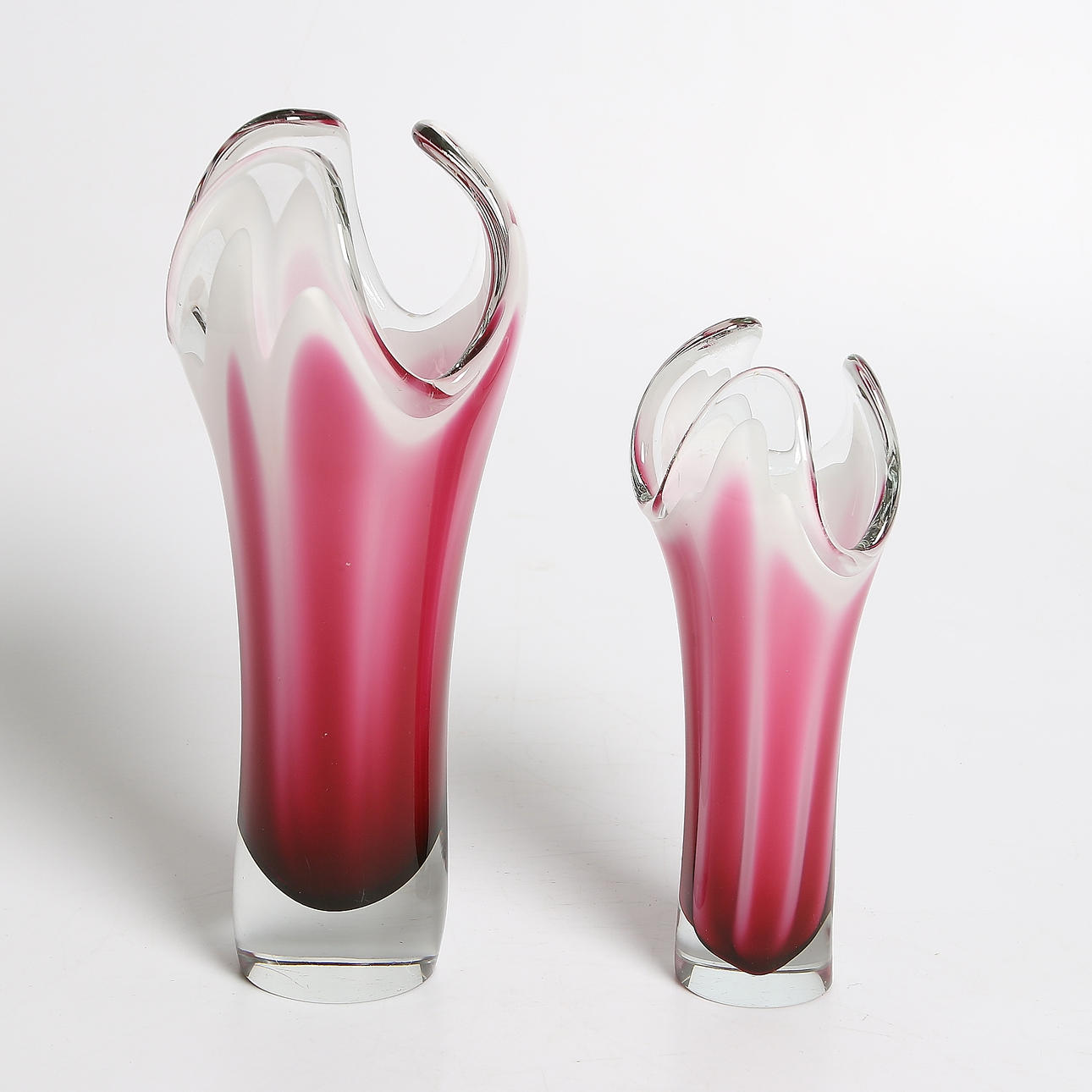 VASER, 2 st, glas, "Coquille", Paul Kedelv, Flygsfors Glasbruk. 1957.