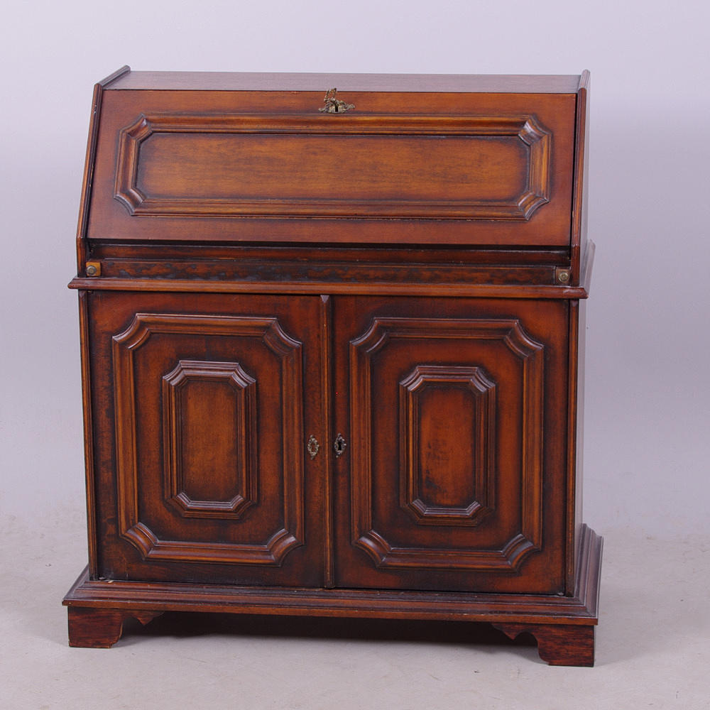 SNEDKLAFFSEKRETÄR, mahogny, engelsk stil.