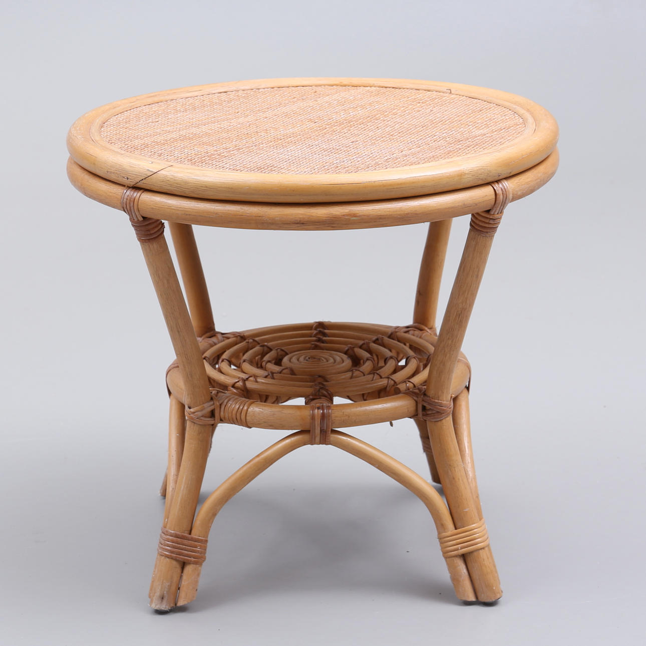 BORD, rundt, bambus/rattan.